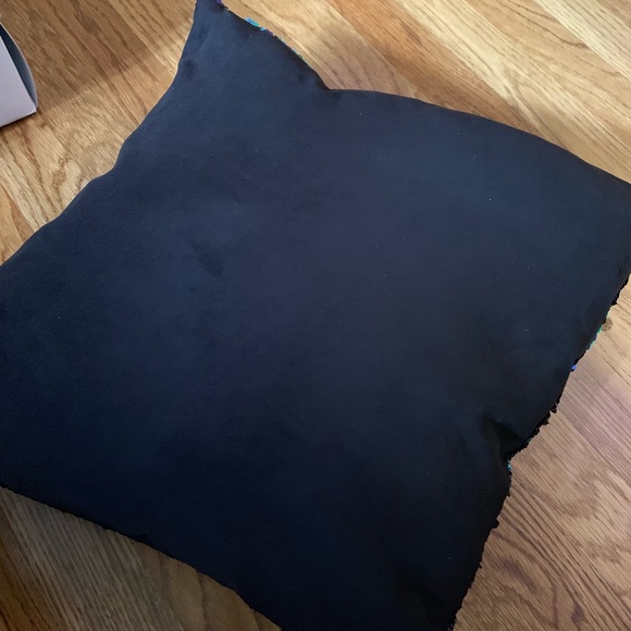 Reversible sequence pillow - Picture 3 of 3